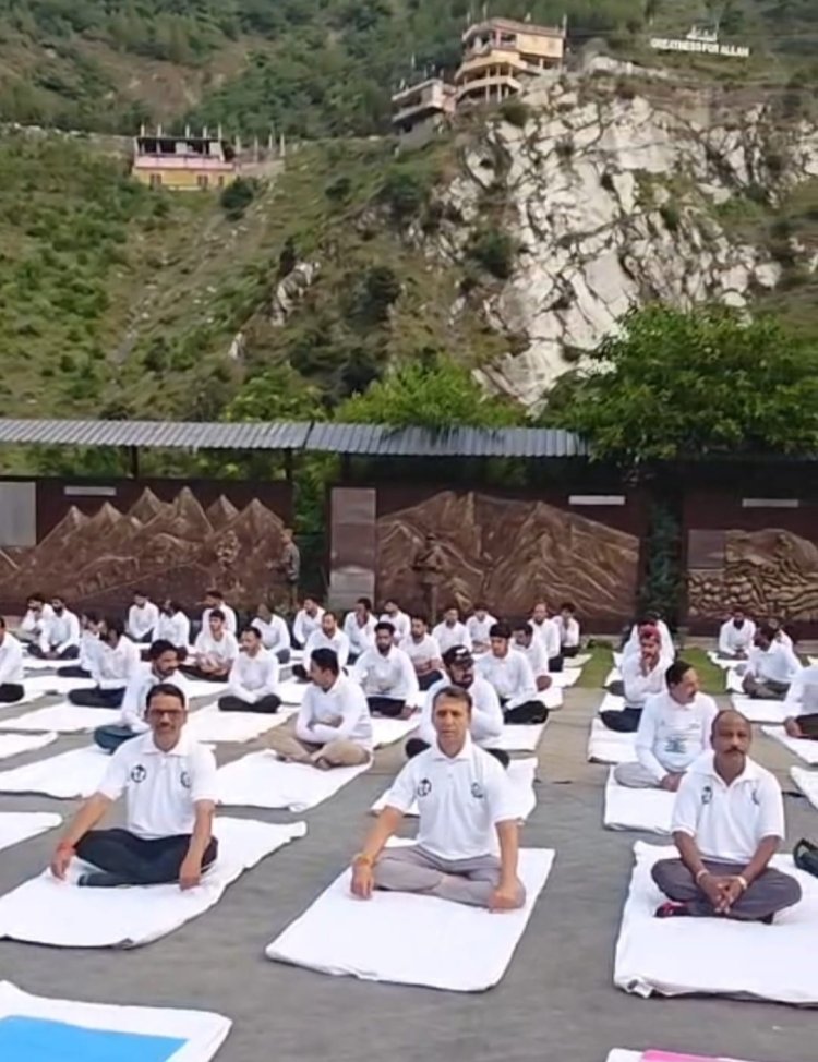 भिलाई चेम्बर ने रचा इतिहास: एलओसी के जीरो पॉइंट टिटवाल में जवानों संग मनाया अंतरराष्ट्रीय योग दिवस