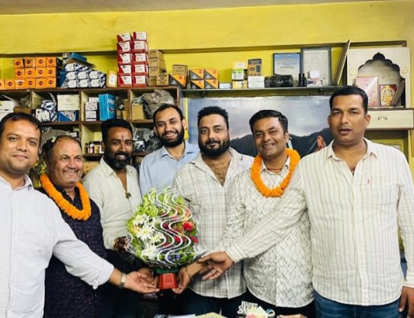 भाजपा के पूर्व युवा मोर्चा महामंत्री मनोज शर्मा का जन्मदिन उत्साह के साथ मनाया गया