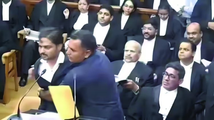 सुप्रीम कोर्ट में हंगामा, CJI पर अभद्र टिप्पणी के आरोप में दो कानून छात्र गिरफ्तार