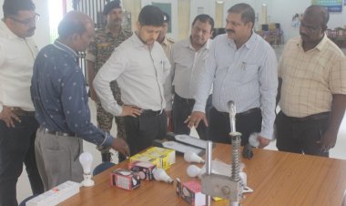 कलेक्टर अभिजीत सिंह का केंद्रीय जेल दुर्ग में आकस्मिक निरीक्षण, उप जेल अधीक्षक को नोटिस