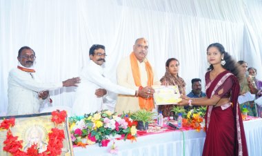 पीएम विश्वकर्मा योजना से महिलाओं को मिला आत्मनिर्भर बनने का अवसर, विधायक ललित चंद्राकर ने बांटे प्रमाण-पत्र
