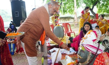 सावन के तीसरे सोमवार और नागपंचमी पर सतरूपा शीतला मंदिर में गूंजे हर-हर महादेव के जयकारे, विधायक ललित चंद्राकर ने किया द्वादश ज्योतिर्लिंग महारुद्राभिषेक