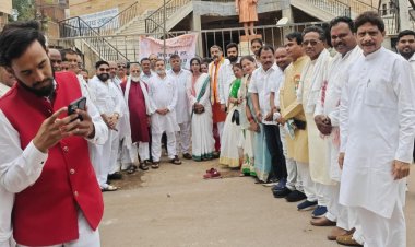 सुपेला में कांग्रेस ने मनाया 80वां स्वतंत्रता दिवस, मुकेश चंद्राकर ने किया ध्वजारोहण; पढ़ा गया दीपक बैज का संदेश