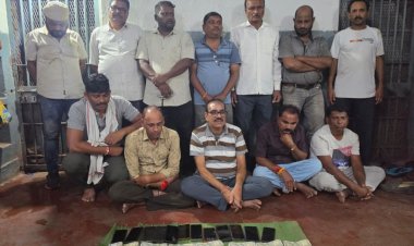 घर में चल रहा था जुआ का फड़, दुर्ग पुलिस ने मारा छापा; 12 आरोपी गिरफ्तार, ₹3.16 लाख से अधिक नगद समेत ₹5.16 लाख की सामग्री जब्त