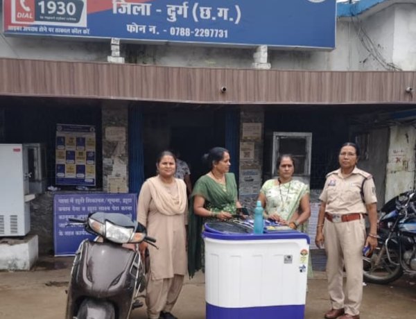 कर्ज की किश्त और ब्याज को लेकर दबाव बनाने वाली दो महिलाएं गिरफ्तार, घर से ले गए एक्टिवा-वाशिंग मशीन और मोबाइल बरामद