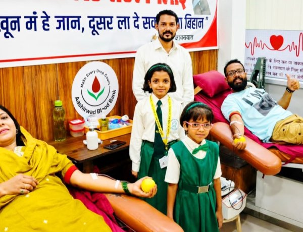 घायल की जान बचाने PTA मीटिंग छोड़ी, दीपक कुमार, जेडी खान और अफसाना खान पहुंचे अस्पताल, किया रक्तदान