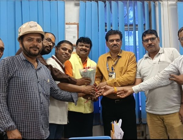 सीजीएम जगेंद्र कुमार से बीएमएस प्रतिनिधिमंडल ने की सौजन्य मुलाकात, सम्मान कर दी बधाई, एसपी-2 एवं एसपी-3 के श्रमिकों की समस्याओं, स्वास्थ्य-सुरक्षा और नॉन-फाइनेंशियल गिफ्ट को लेकर हुई चर्चा
