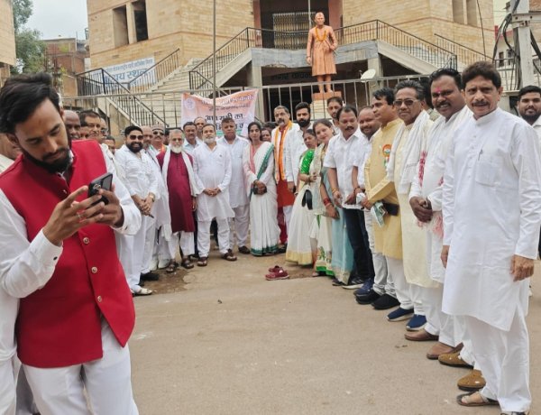 सुपेला में कांग्रेस ने मनाया 80वां स्वतंत्रता दिवस, मुकेश चंद्राकर ने किया ध्वजारोहण; पढ़ा गया दीपक बैज का संदेश