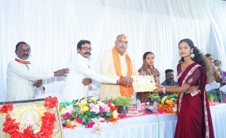 पीएम विश्वकर्मा योजना से महिलाओं को मिला आत्मनिर्भर बनने का अवसर, विधायक ललित चंद्राकर ने बांटे प्रमाण-पत्र