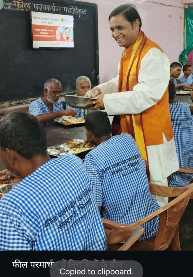 फील परमार्थम् में सादगी से मना जन्मदिन, डॉ. महेश शर्मा ने निराश्रितों के बीच बांटी खुशियां