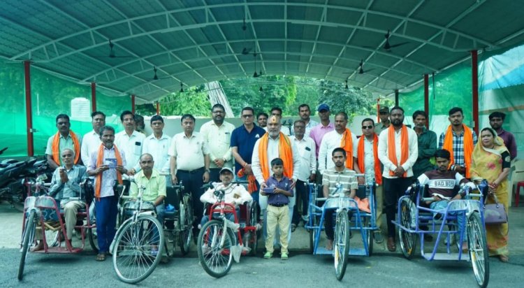 विधायक ललित चंद्राकर ने 8 दिव्यांगजनों को बांटे सहायक उपकरण, आत्मनिर्भर बनने का दिया संदेश