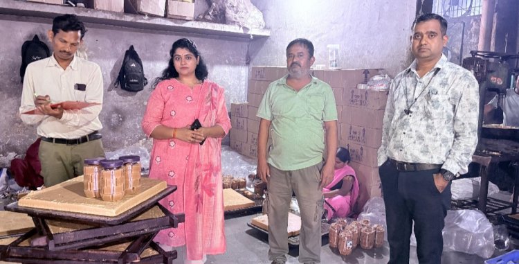 दुर्ग में खाद्य सुरक्षा को लेकर बड़ी कार्रवाई: बिना वैध अनुज्ञप्ति संचालित प्रतिष्ठान सील, बेसन बर्फी-मेसूर पाक के नमूने जांच के लिए रवाना