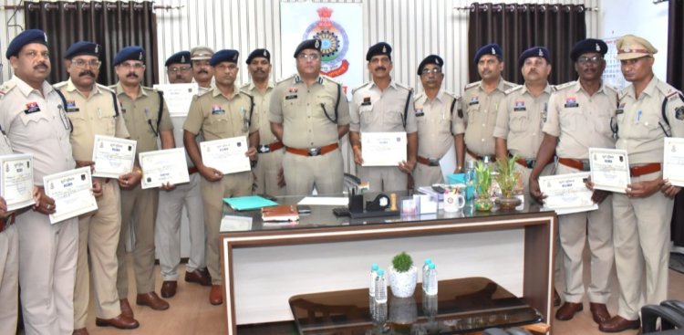 उत्कृष्ट अपराध विवेचना के लिए दुर्ग पुलिस के 16 अधिकारी-कर्मचारी सम्मानित