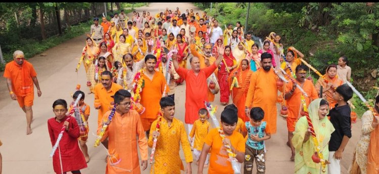 भगवान शिव की भक्ति में सराबोर हुआ दुर्ग शहर, सैकड़ों भक्त निकले कांवर यात्रा में सत्तीचौरा में सत्तीश्वर महादेव में किए जल अभिषेक