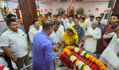 गंजपारा में निकली देवी भागवत की भव्य पोथी यात्रा, श्री देवी महात्मय कथा का हुआ शुभारंभ
