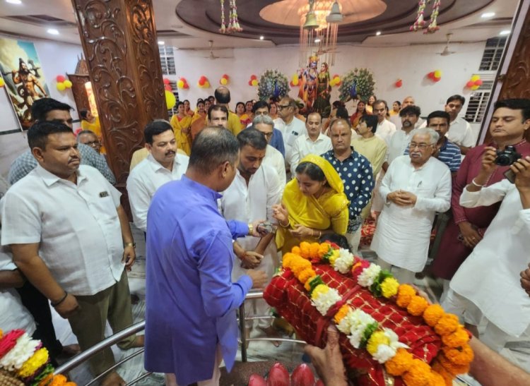 गंजपारा में निकली देवी भागवत की भव्य पोथी यात्रा, श्री देवी महात्मय कथा का हुआ शुभारंभ