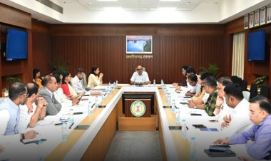 छत्तीसगढ़ में CM हेल्पलाइन पर 2 लाख शिकायतें दर्ज, मुख्य सचिव विकासशील ने कहा- कागजी नहीं, लोगों को मिले वास्तविक राहत
