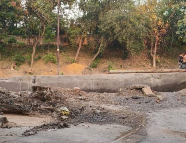 पद्मनाभपुर में नाली निर्माण बना मुसीबत, 8 रास्ते बंद; 7 हजार लोग परेशान