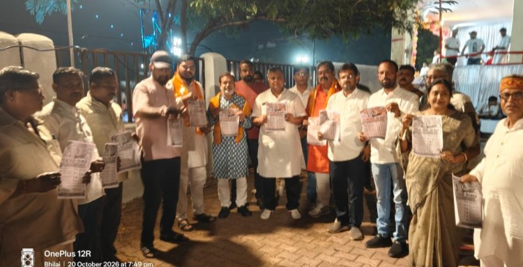 रावण दहन के दिन कांग्रेस का अनोखा प्रदर्शन, शांति नगर में बांटे ‘ज्ञानेश कुमार हटाओ, देश बचाओ’ के पंपलेट